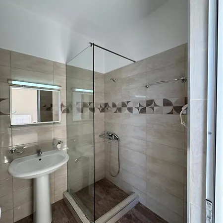 N'det Hotel *